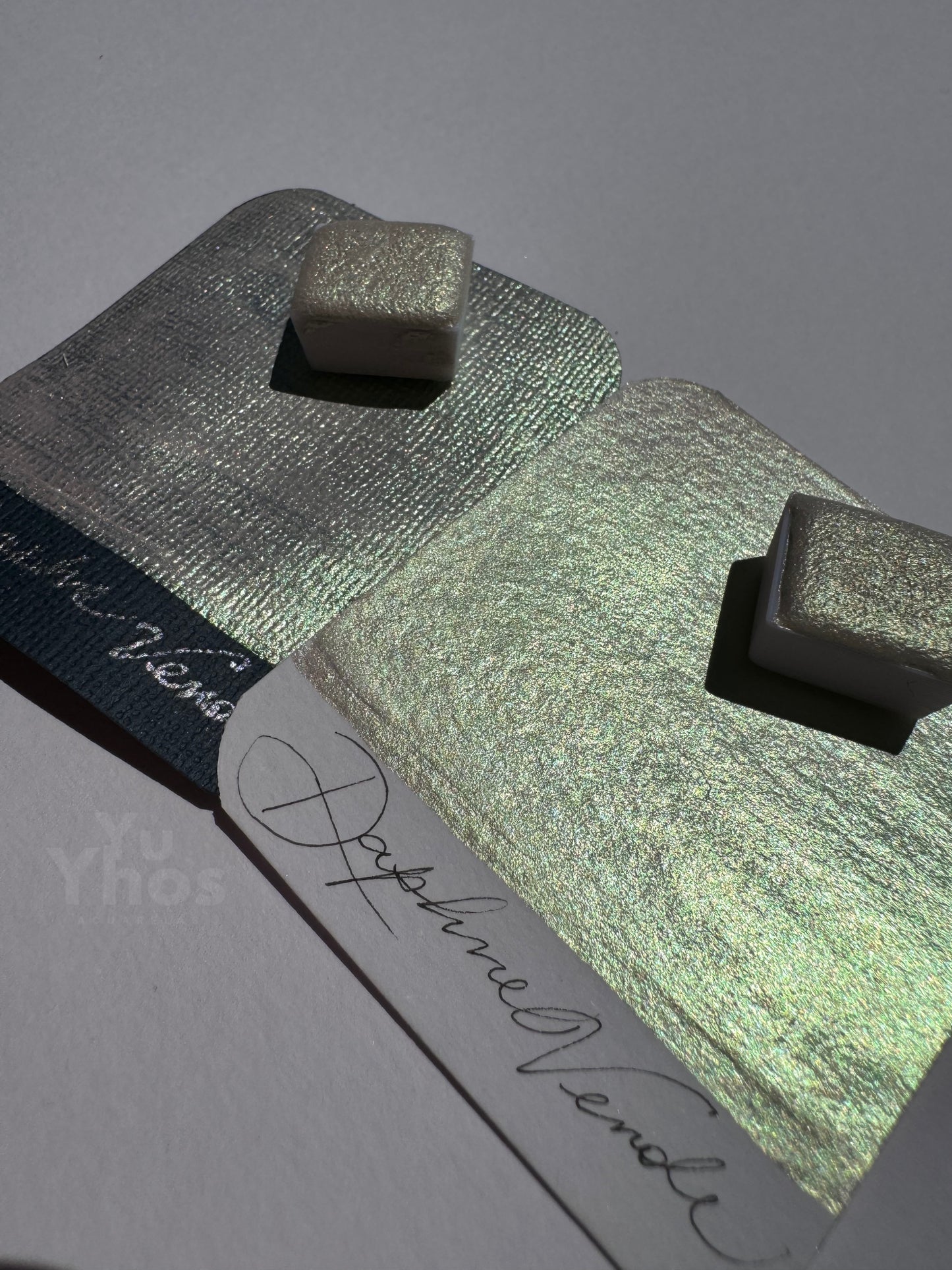 Daphine Verde – Acuarela Metalizada Tornasolada