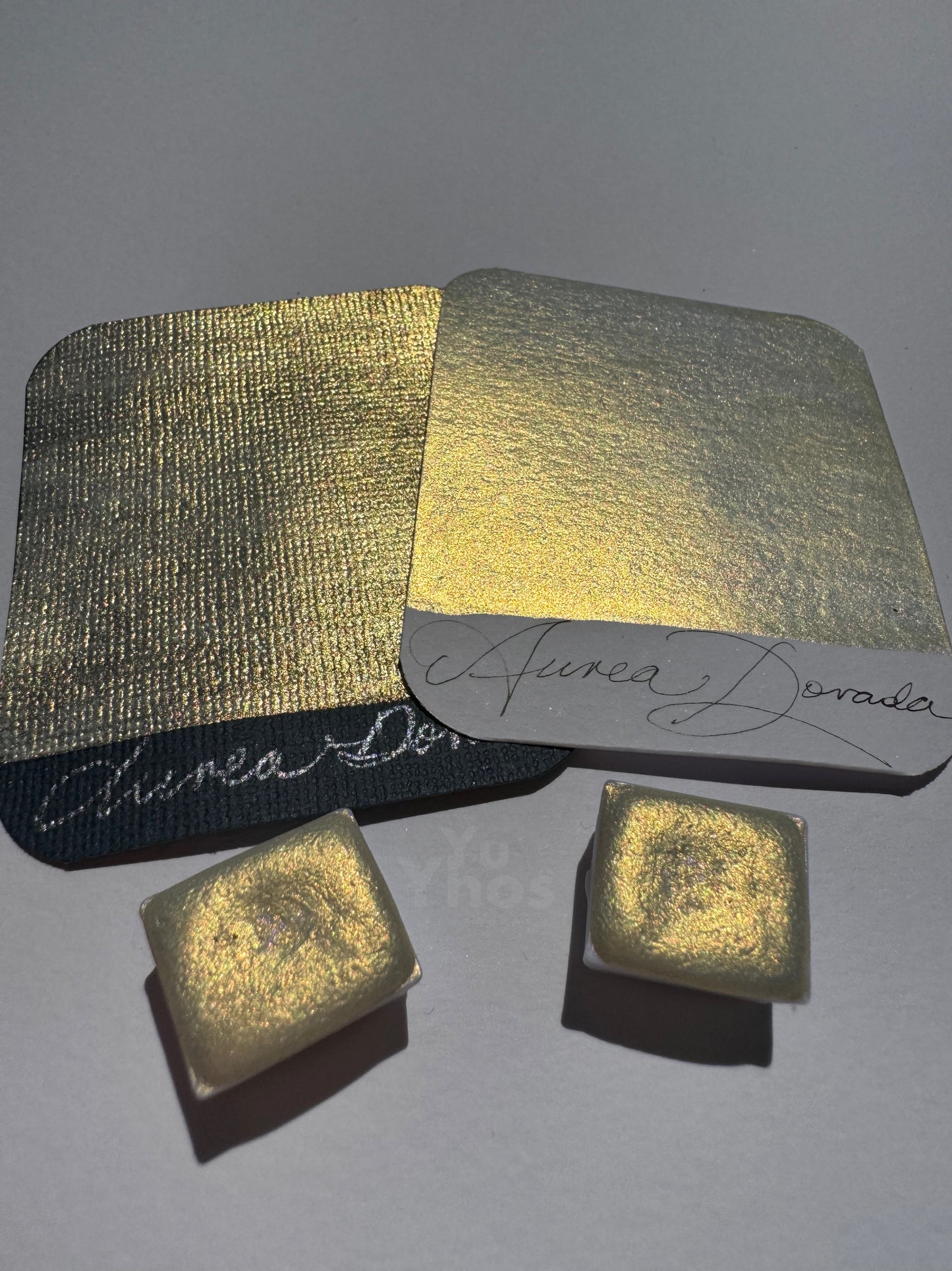 Áurea Dorada – Acuarela Metalizada Tornasolada