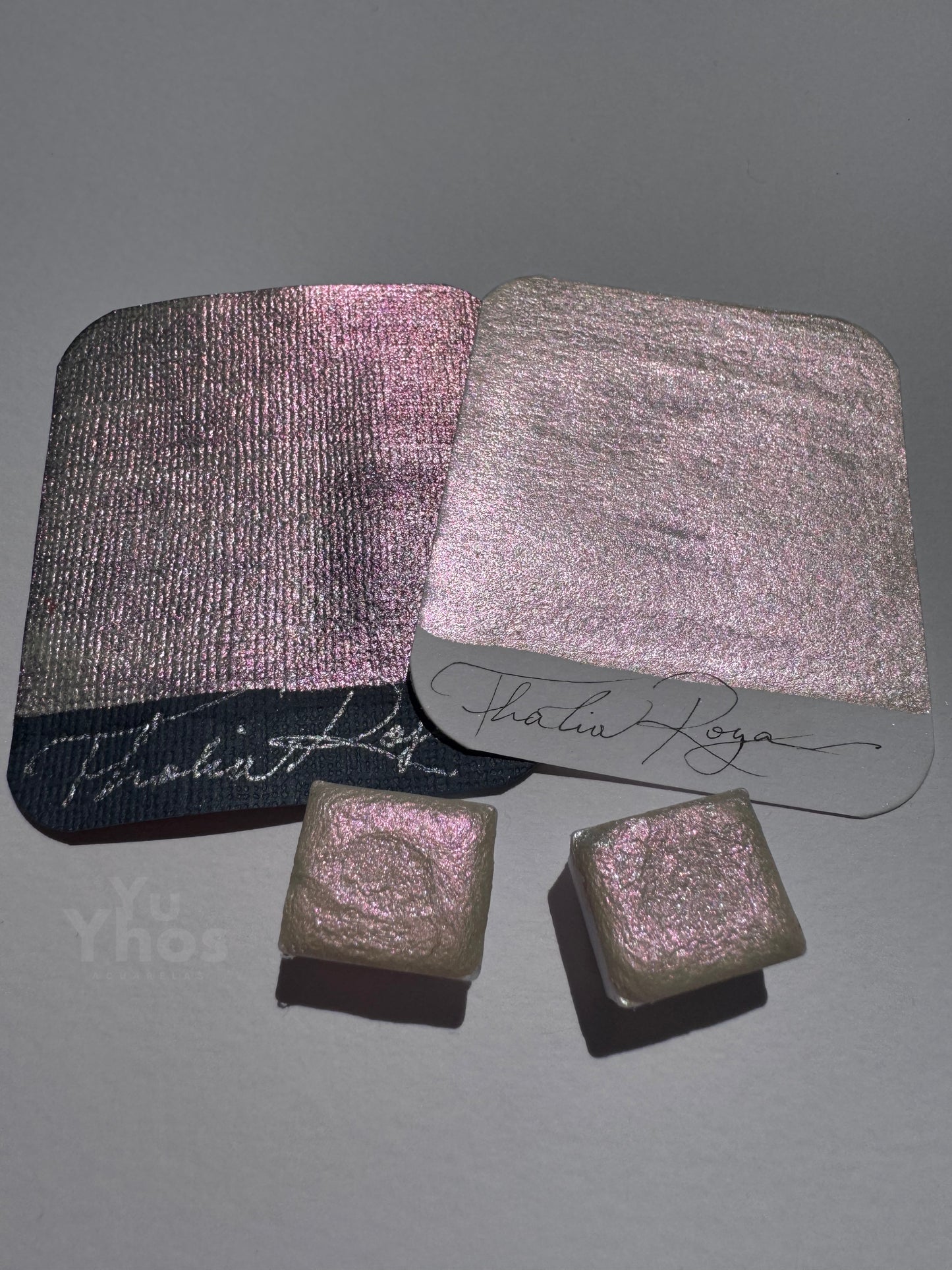 Thalía Roja - Acuarela Metalizada Tornasolada